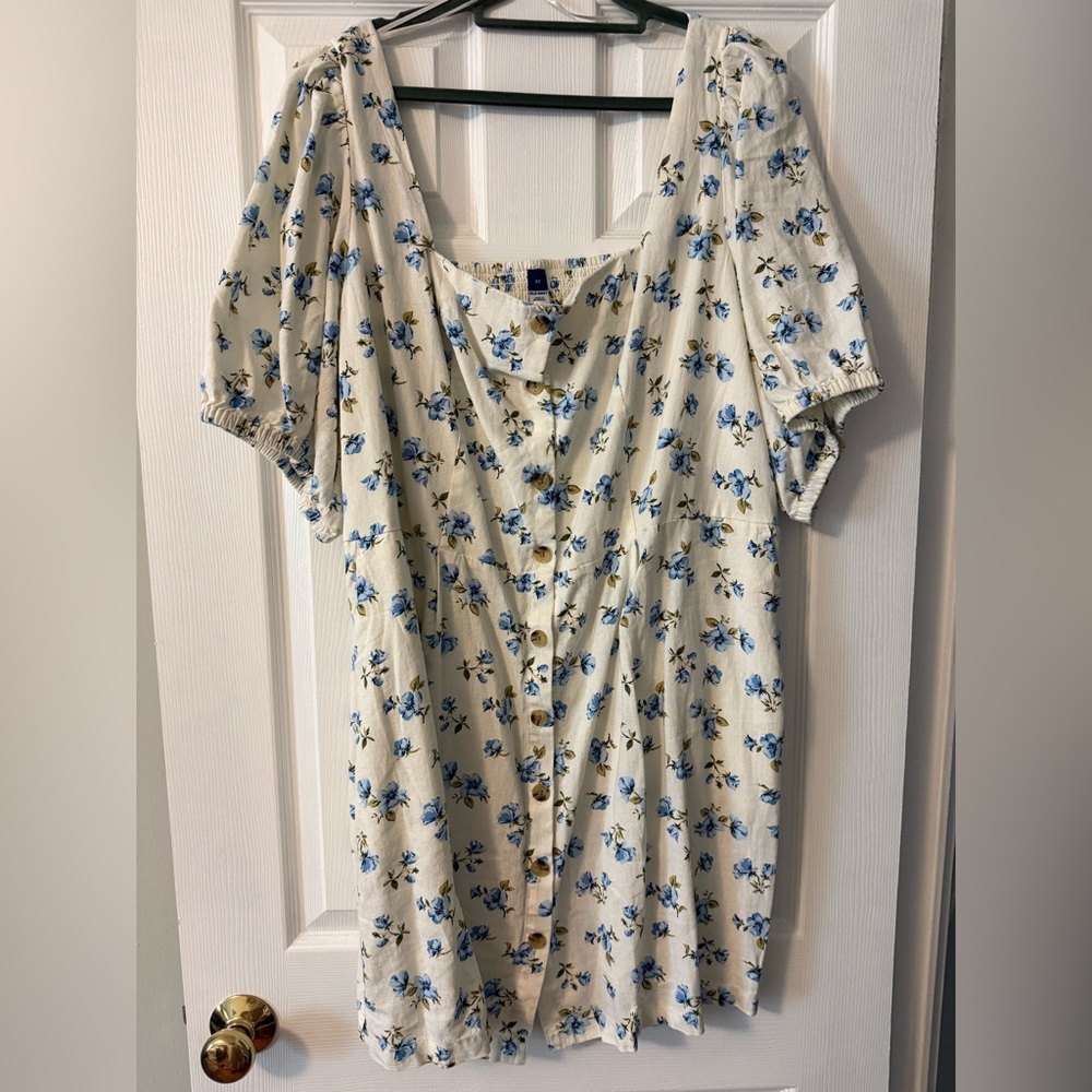 NWT Old Navy Cream & Blue Floral 3X Dress 🩵